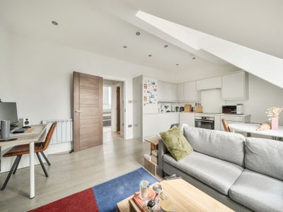 Property Image for 117 London Road, Twickenham, TW1 1EE