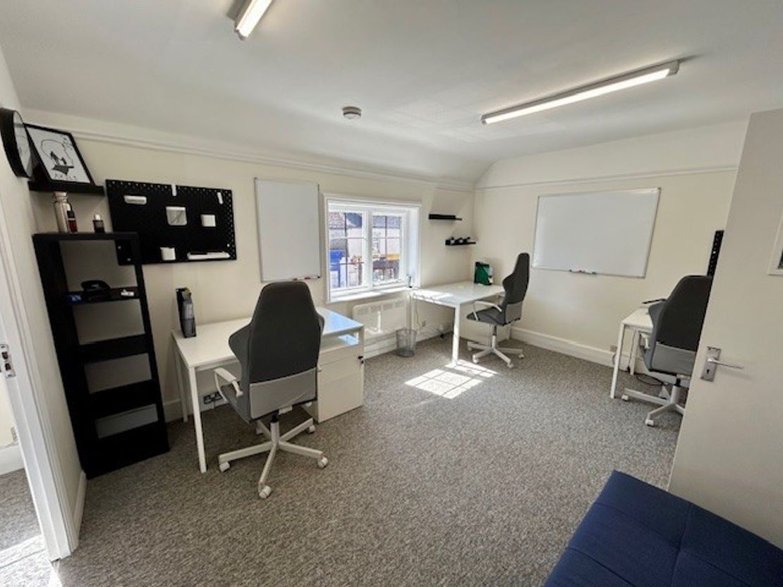 First Floor, 17 High Street / 10 Crown Lane, Theale, Reading, Berkshire, RG7 5BG
