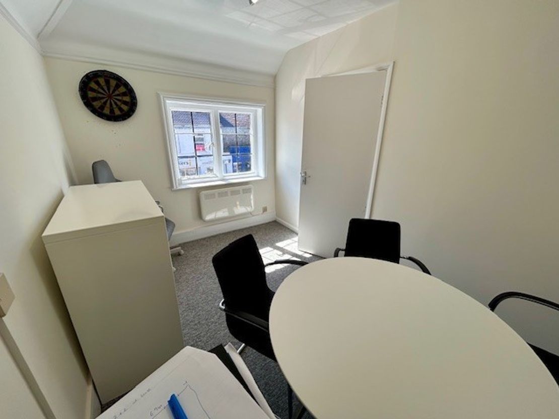 First Floor, 17 High Street / 10 Crown Lane, Theale, Reading, Berkshire, RG7 5BG
