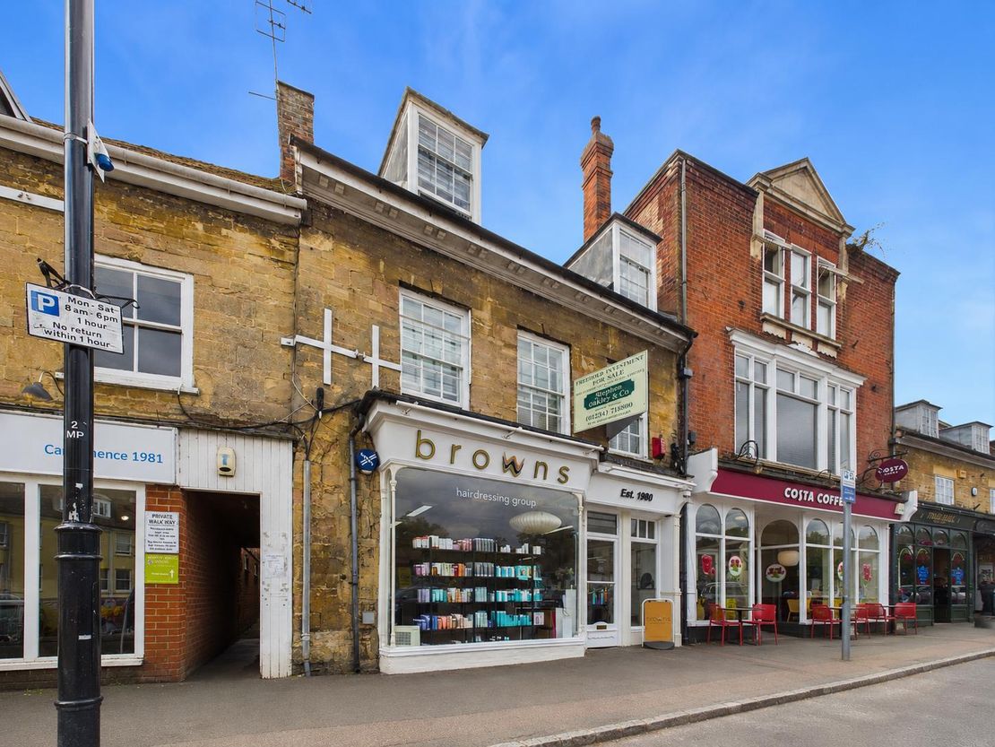 32/32A Market Place, Olney, Buckinghamshire, MK46 4AJ