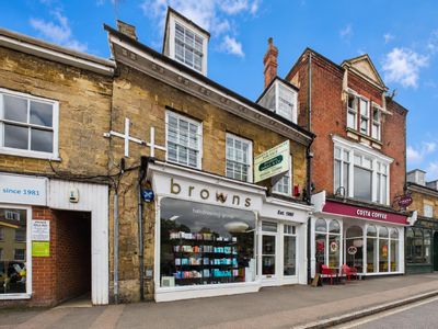 Property Image for 32/32A Market Place, Olney, Buckinghamshire, MK46 4AJ