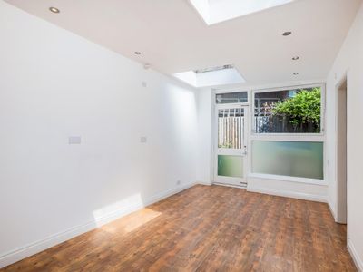 Property Image for Ely Street, Stratford-Upon-Avon CV37 6LN