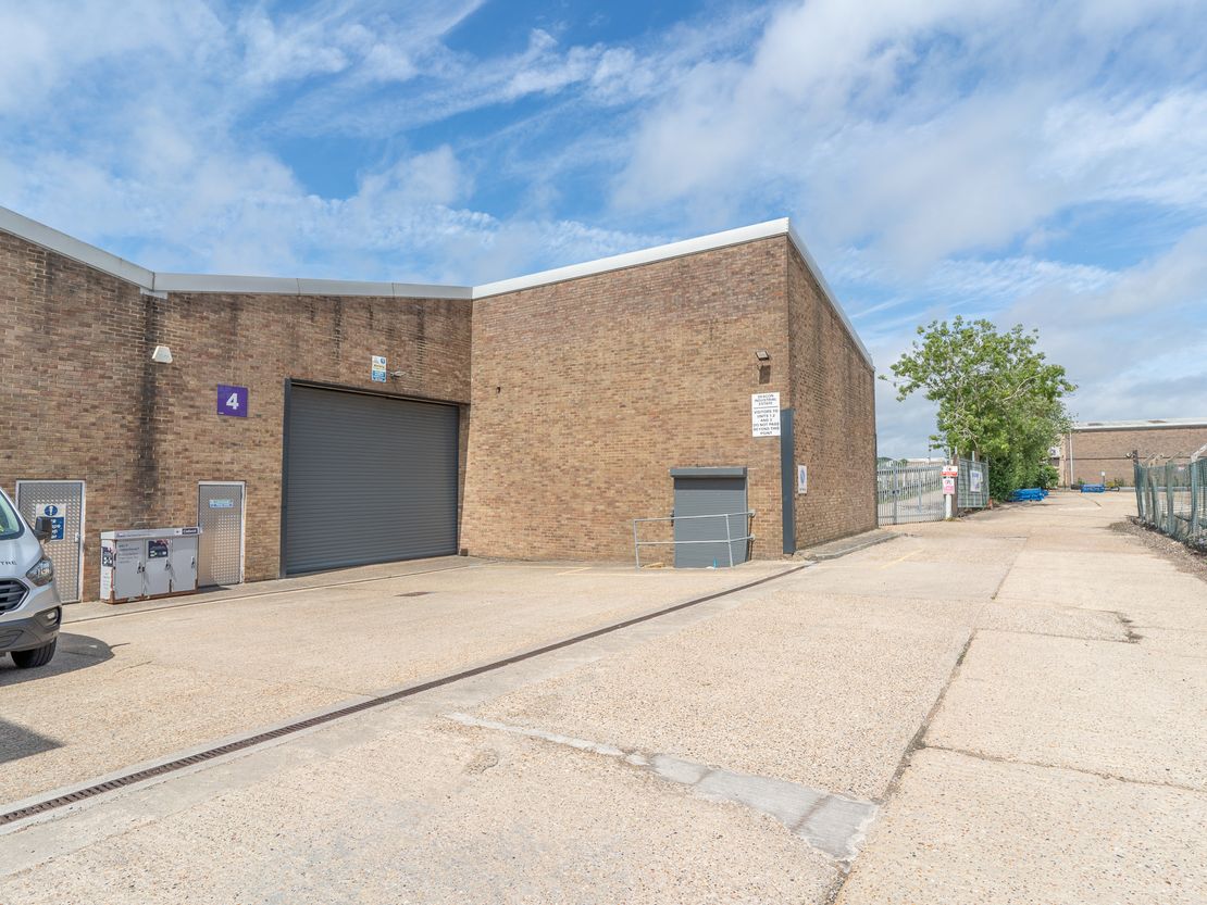 Unit 4 Deacon Industrial Estate, Lamberts Road, Tunbridge Wells, Kent, TN2 3EH
