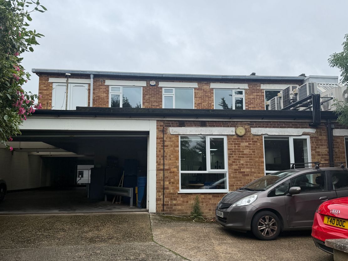 28 Station Close, Potters Bar, Hertfordshire, EN6 1TL