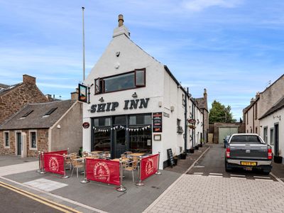 Property Image for The Ship Inn & Waterfront Restaurant, 121 Fisher Street, Broughty Ferry, Dundee, Angus, DD5 2BR