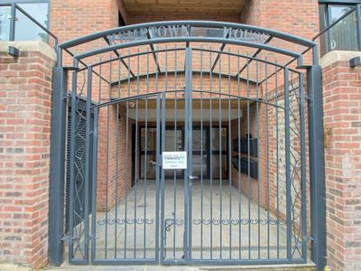 Property Image for GROUND FLOOR UNIT, KEMPTOWN HOUSE, 72 CARLTON HILL, BRIGHTON, BN2 0GW