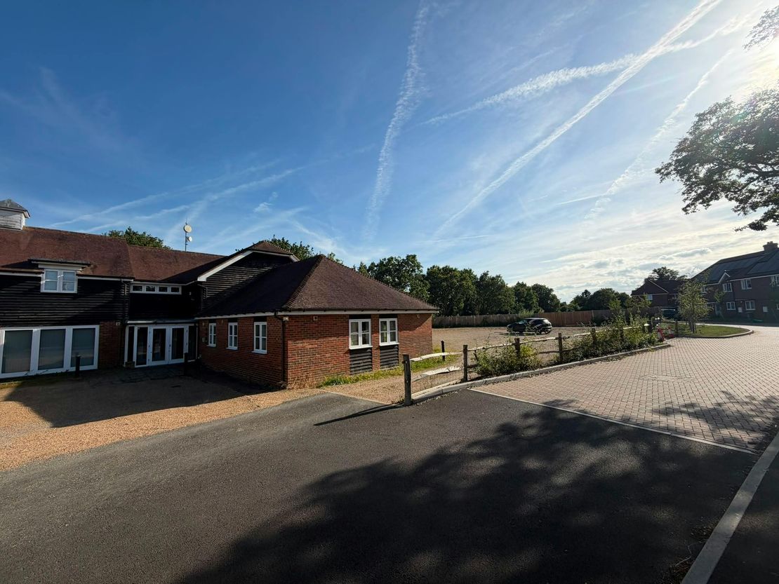 Chequers Barn, Chequers Hill, Edenbridge, TN8 7PD