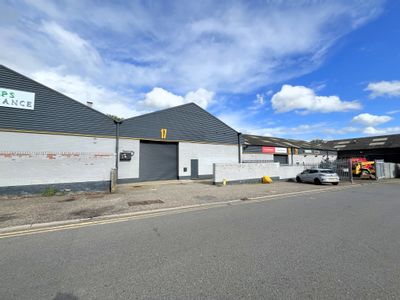 Property Image for 17 Redhills Road, South Woodham Ferrers, Chelmsford, Essex, CM3 5UL