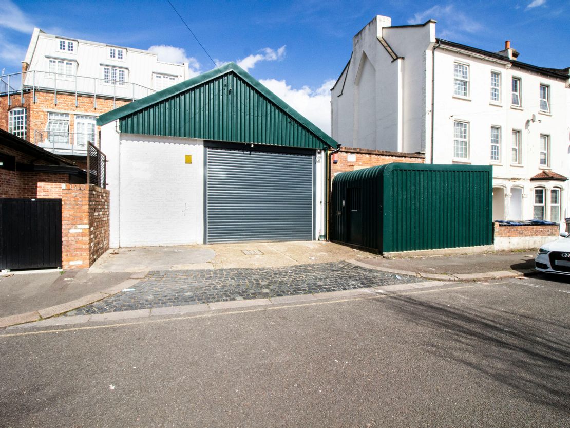 25 Gloucester Road, London, W3 8PD