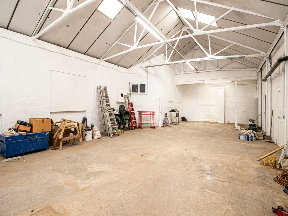 25 Gloucester Road, London, W3 8PD