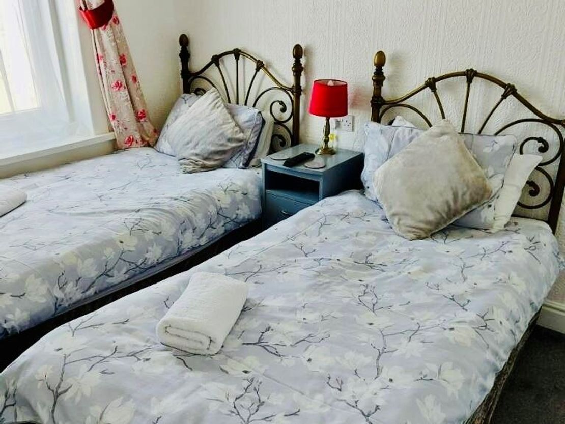 Holmleigh Hotel, 13 Withnell Road, Blackpool, FY4