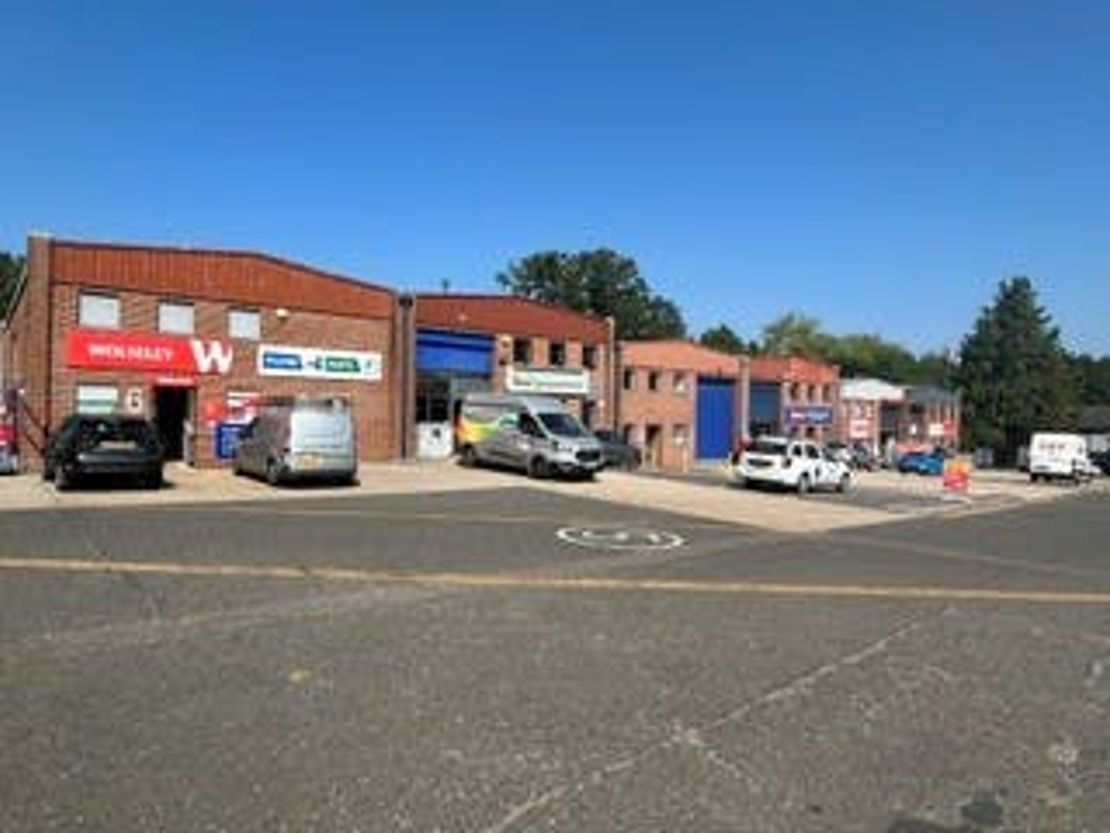 4 The Pines, Broad Street, Guildford, GU3 3BH