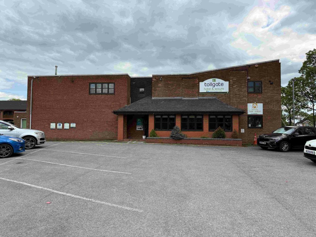 Suites At The Tollgate Hotel, Ripon Road, Blurton, Stoke On Trent, ST3 3BS