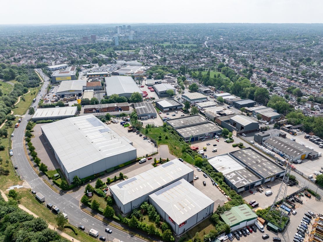 Unit 2 Tradeway Centre, 17 Kimpton Park Way, Sutton, Surrey, SM3 9QS