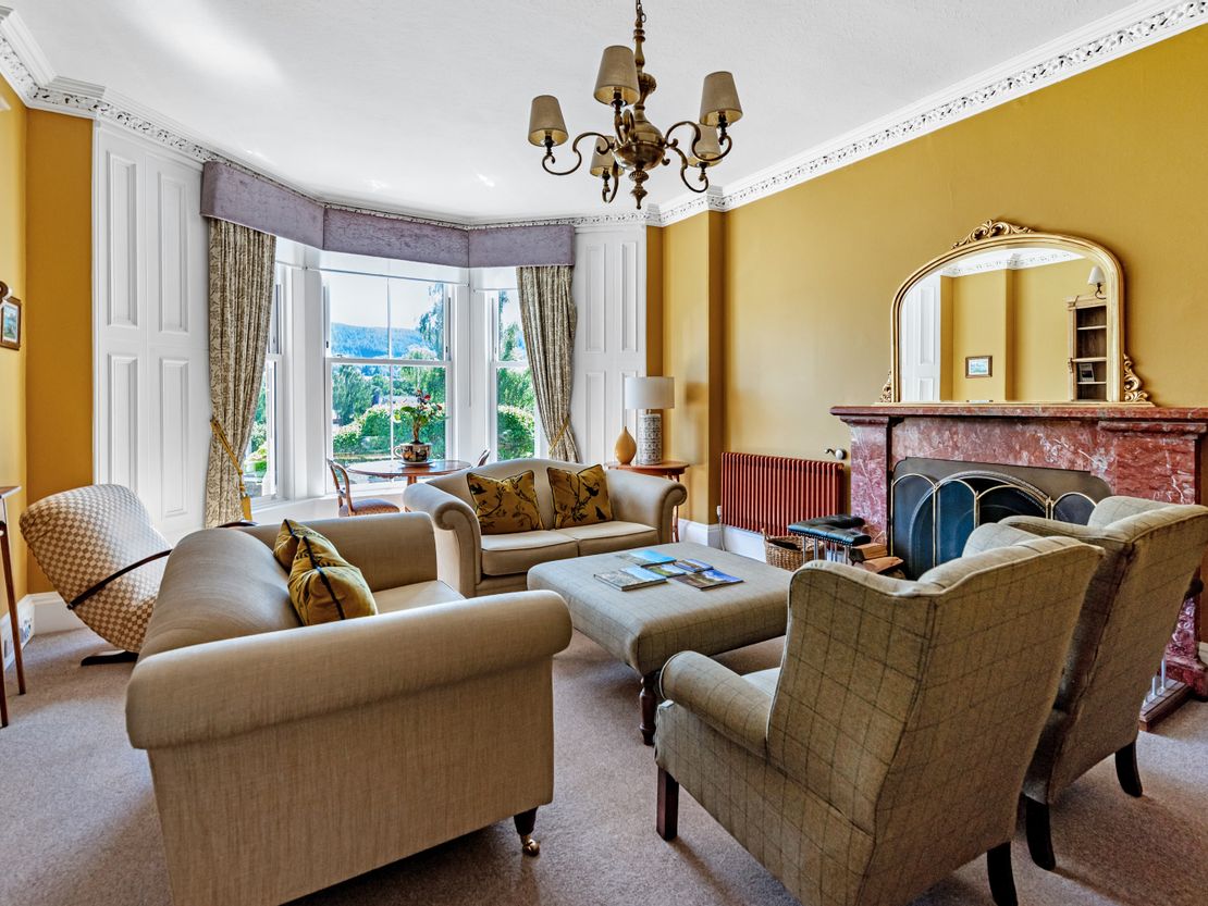 Craigroyston House & Lodge, 2, Lower Oakfield, Pitlochry, Perthshire, PH16 5HQ