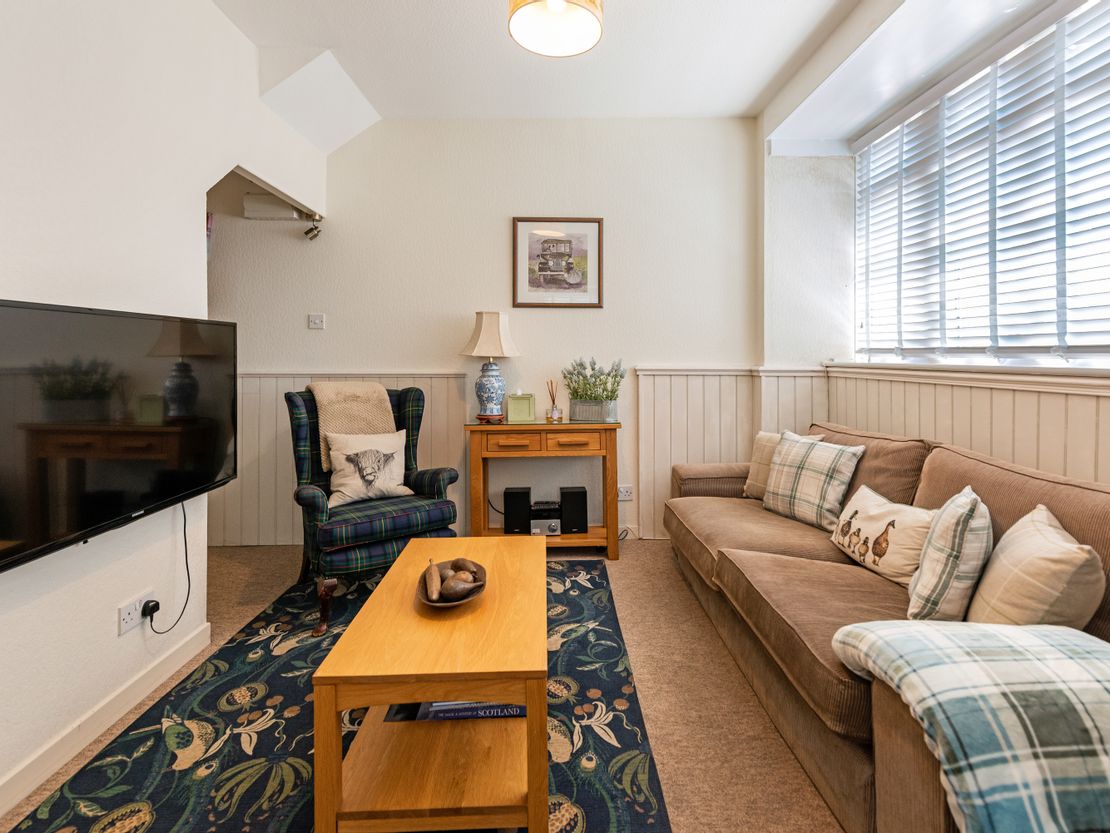 Craigroyston House & Lodge, 2, Lower Oakfield, Pitlochry, Perthshire, PH16 5HQ