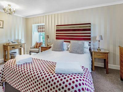 Property Image for Craigroyston House & Lodge, 2, Lower Oakfield, Pitlochry, Perthshire, PH16 5HQ