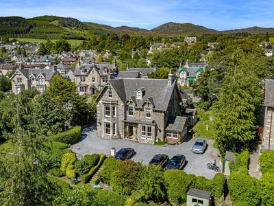Property Image for Craigroyston House & Lodge, 2, Lower Oakfield, Pitlochry, Perthshire, PH16 5HQ
