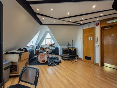 Property Image for Winchcombe House, 123-126 Bartholomew Street, Newbury, West Berkshire, RG14 5BN