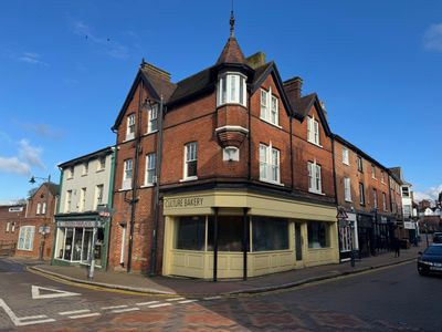 Property Image for 27-28 High Street, Tring, HP23 5AA