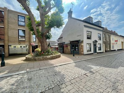Property Image for 17 Langton Place, Hatter Street, Bury St. Edmunds, Suffolk, IP33 1NE