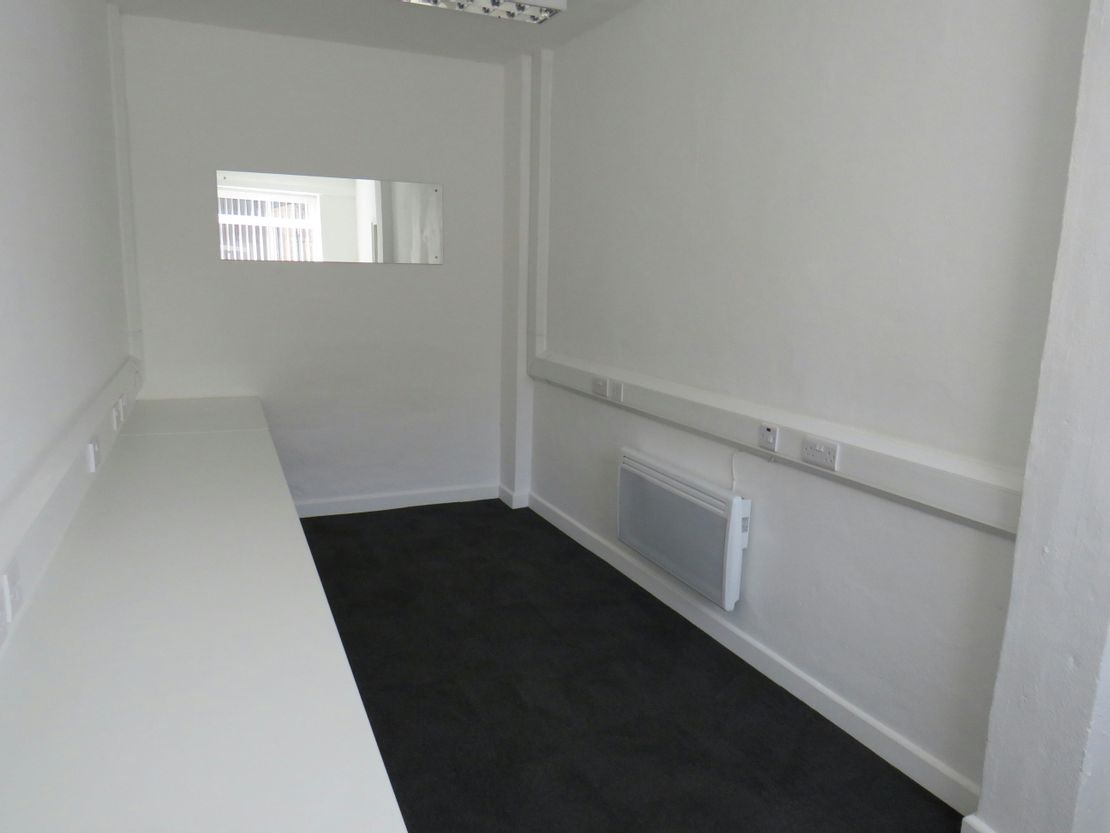 Unit R, Linsford Business Centre, Linsford Lane, Mytchett, Camberley, GU16 6DJ