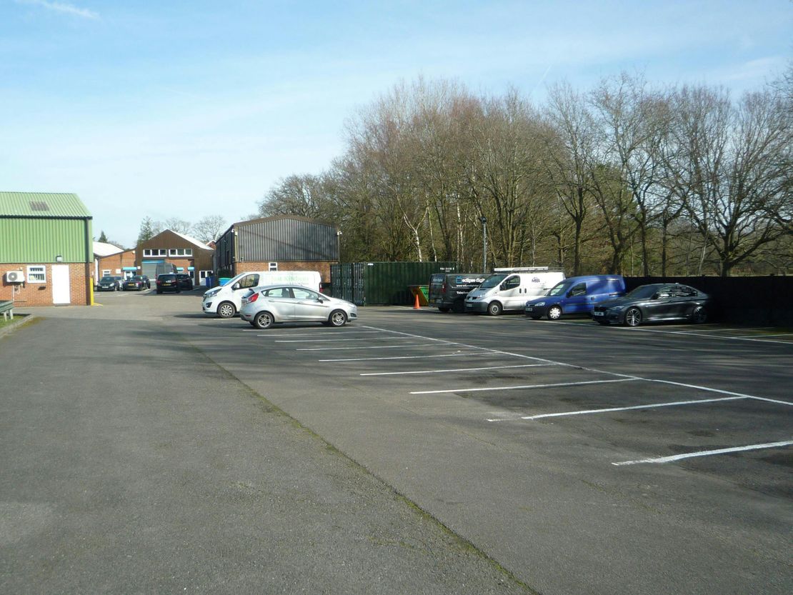 Unit R, Linsford Business Centre, Linsford Lane, Mytchett, Camberley, GU16 6DJ