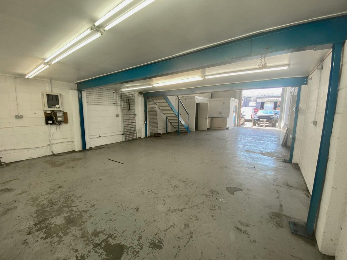Unit 2 Alexa Court, Cambridge Road Industrial Estate, Bedford, MK42 0LW