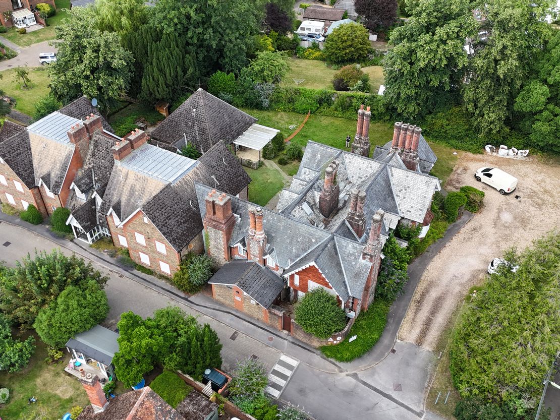 The Old Parsonage, Main Road, Otterbourne, Winchester, Hampshire, SO21 2EE