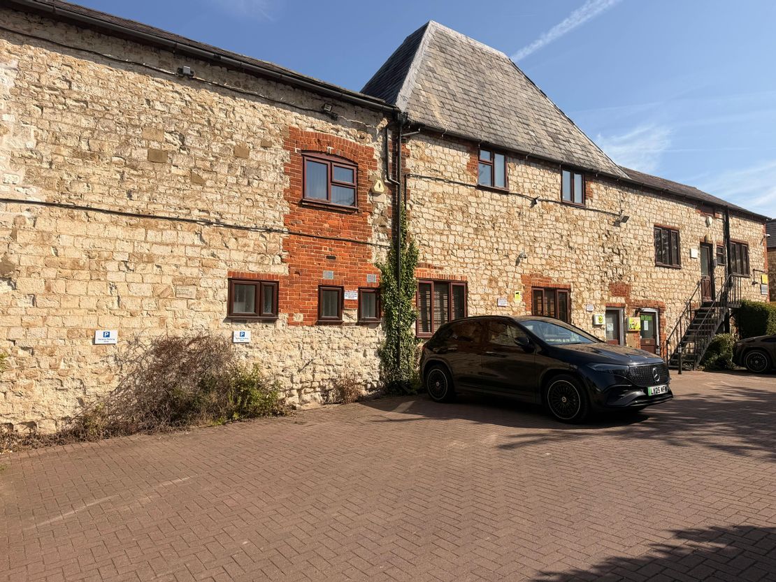 The Oast House, 5 Mead Lane, Farnham, GU9 7DY