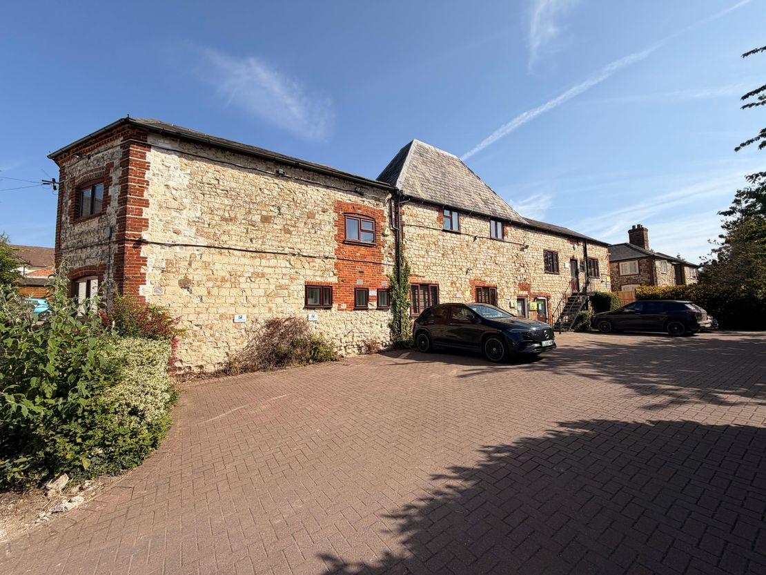 The Oast House, 5 Mead Lane, Farnham, GU9 7DY