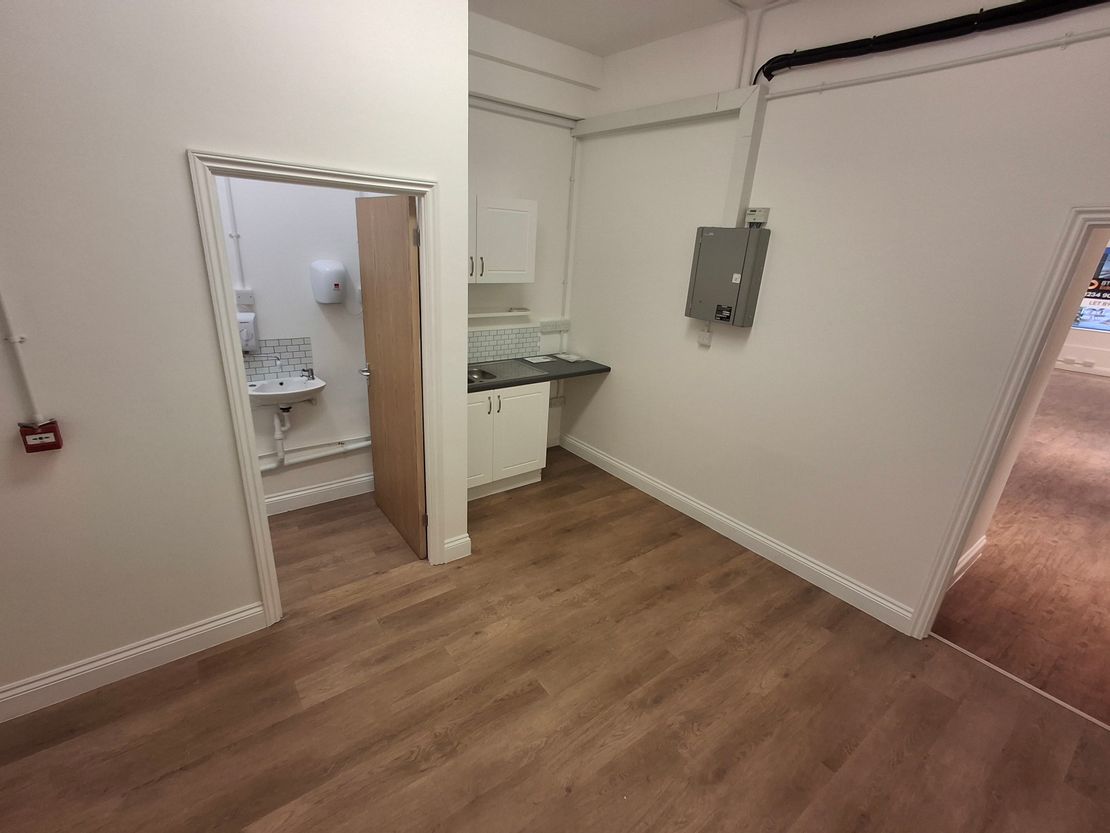 8 The Arcade, Bedford, Bedfordshire, MK40 1NS