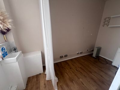 Property Image for 18 North End Parade, London, W14 0SJ