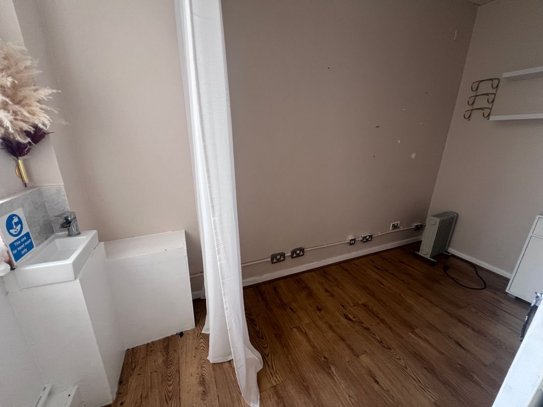 18 North End Parade, London, W14 0SJ