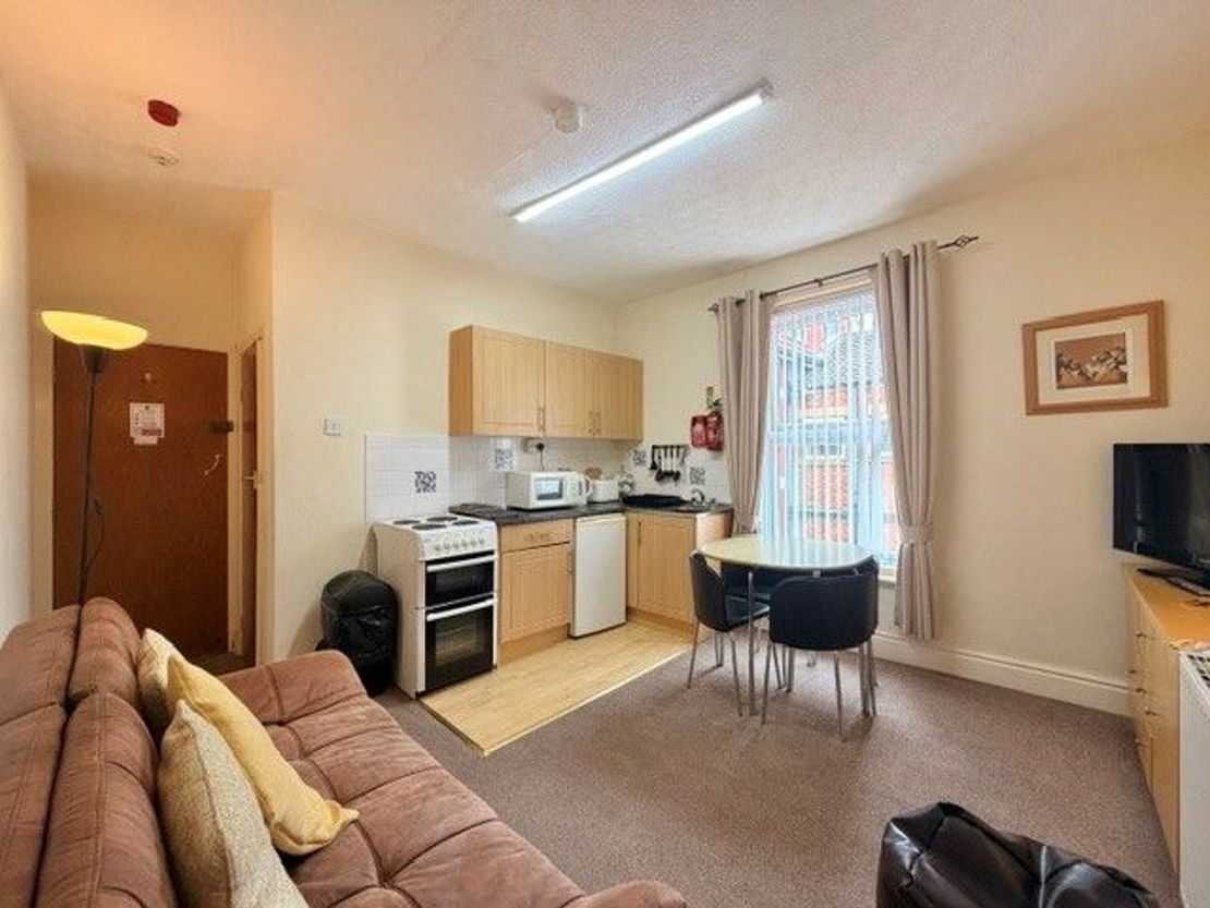 Station Road, Blackpool, FY4
