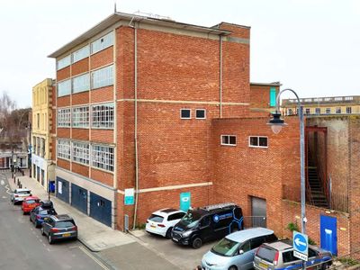 Property Image for 26, Fore Street, Trowbridge, BA14 8EW