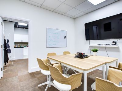 Property Image for 1A Holywell Hill, St. Albans, Hertfordshire, AL1 1ER