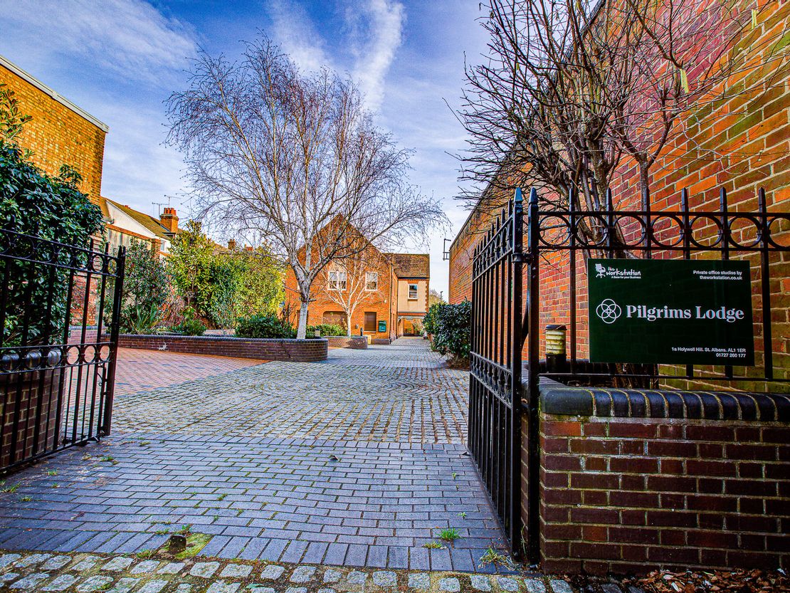 1A Holywell Hill, St. Albans, Hertfordshire, AL1 1ER