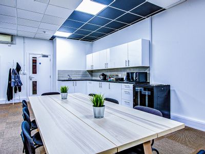 Property Image for 1A Holywell Hill, St. Albans, Hertfordshire, AL1 1ER