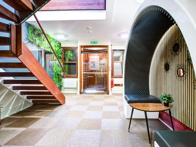 Property Image for 1A Holywell Hill, St. Albans, Hertfordshire, AL1 1ER