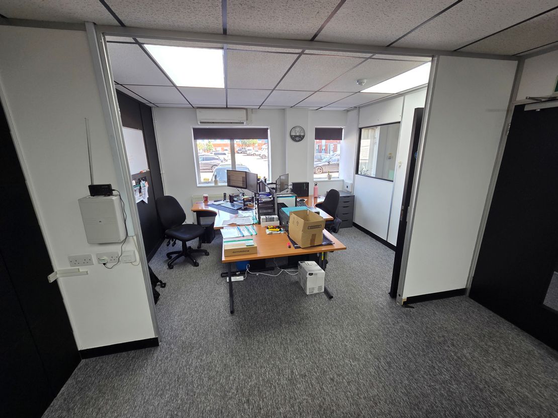 Ground Floor 39a, Kingfisher Court, Hambridge Road, Newbury, West Berkshire, RG14 5SJ