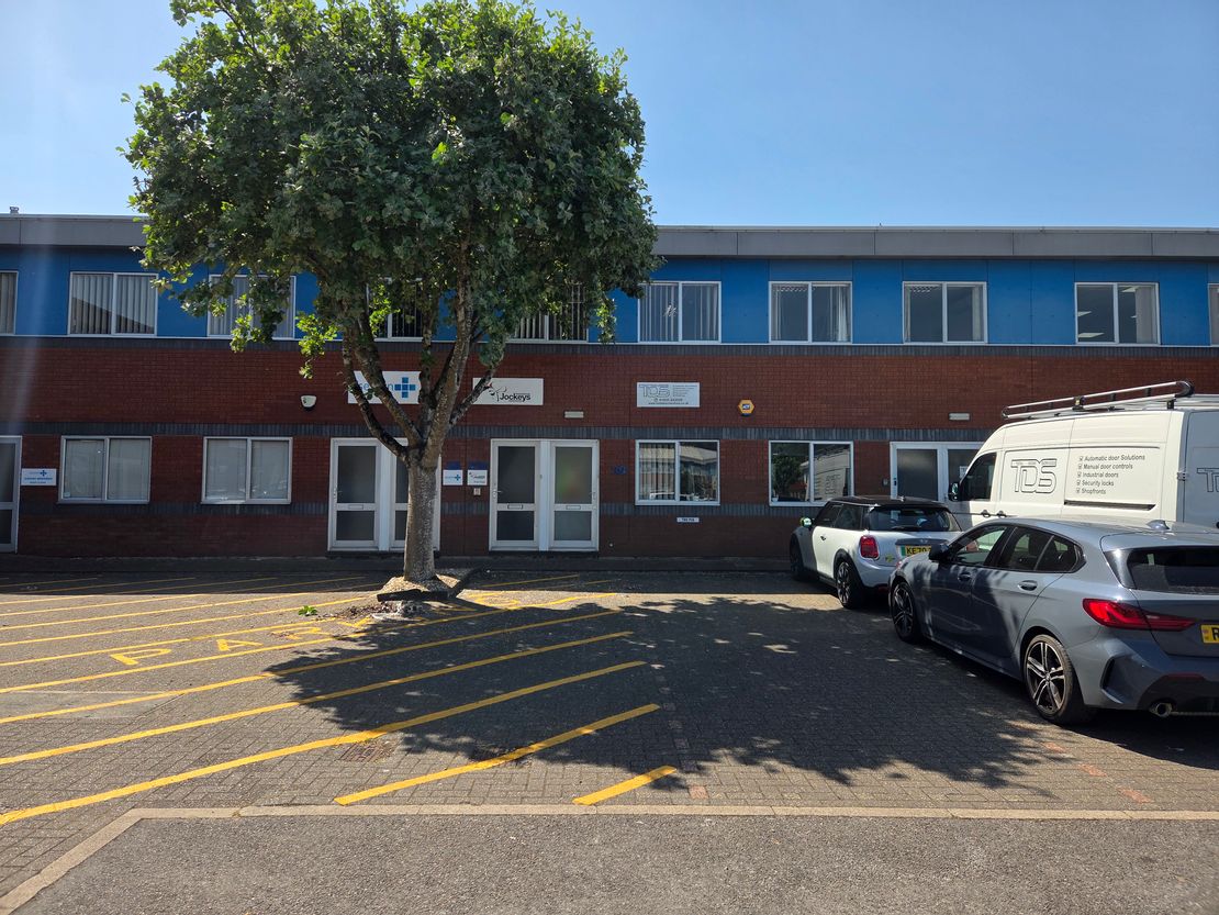 Ground Floor 39a, Kingfisher Court, Hambridge Road, Newbury, West Berkshire, RG14 5SJ
