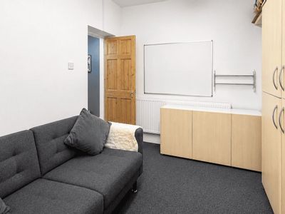 Property Image for 127 Chanterlands Avenue, Hull, East Riding Of Yorkshire, HU5 3TG