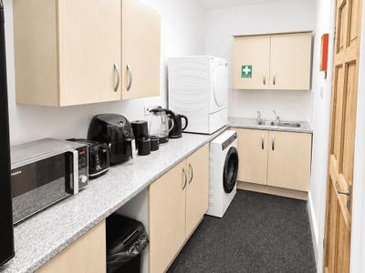Property Image for 127 Chanterlands Avenue, Hull, East Riding Of Yorkshire, HU5 3TG