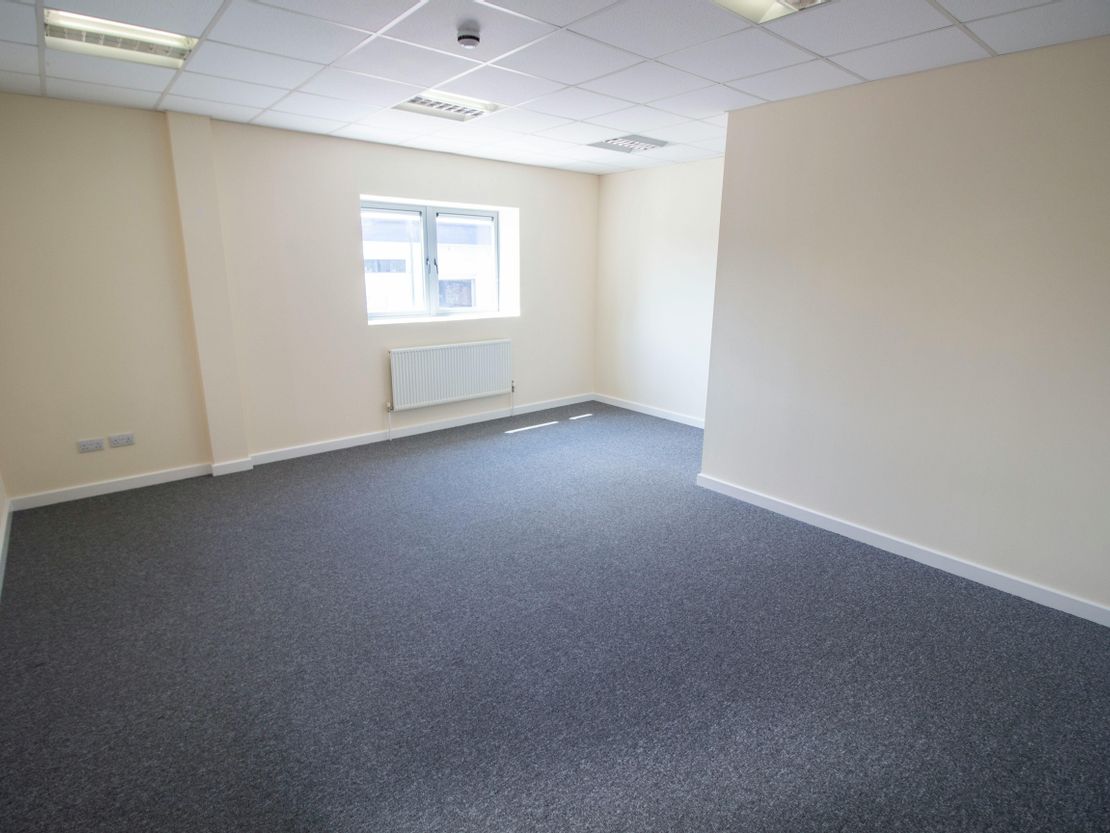 Unit B, 33 The Ridgeway, Iver, SL0 9HW