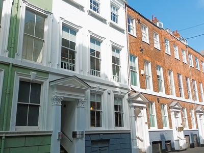 Property Image for 16 Parliament Street, Hull, East Riding Of Yorkshire, HU1 2AP