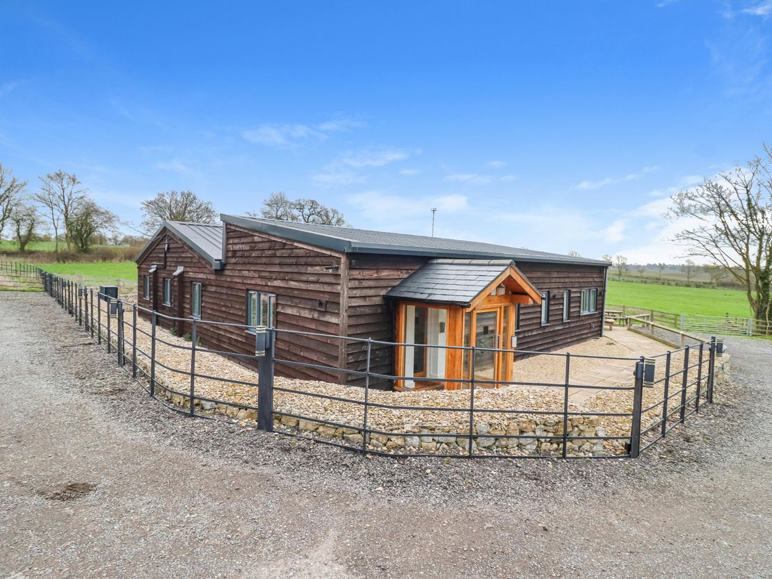 Shipton Barns, Winslow, Buckingham, MK18 3JL