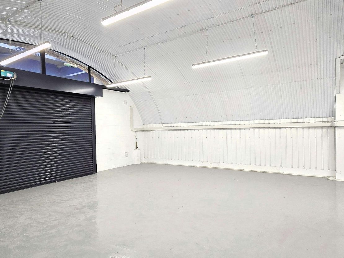 Arch 85 & Arch 86, Cable Street, Shadwell, London, E1 8AF