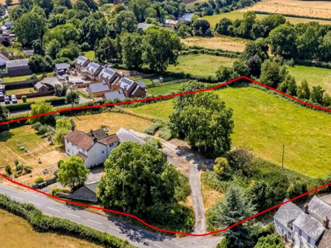 1 Whitehouse Cottages, Clifford, Hereford, Herefordshire, HR3 5ET