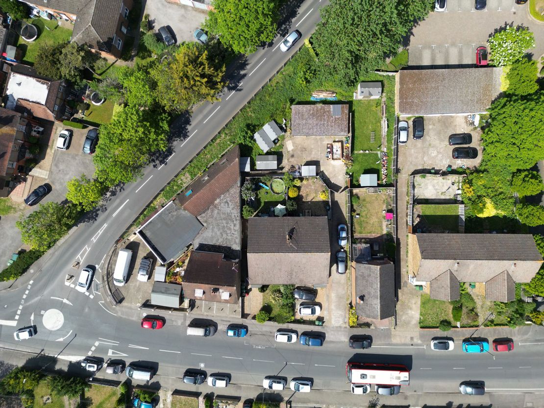 51 Woodthorpe Rd, Ashford TW15 2RP